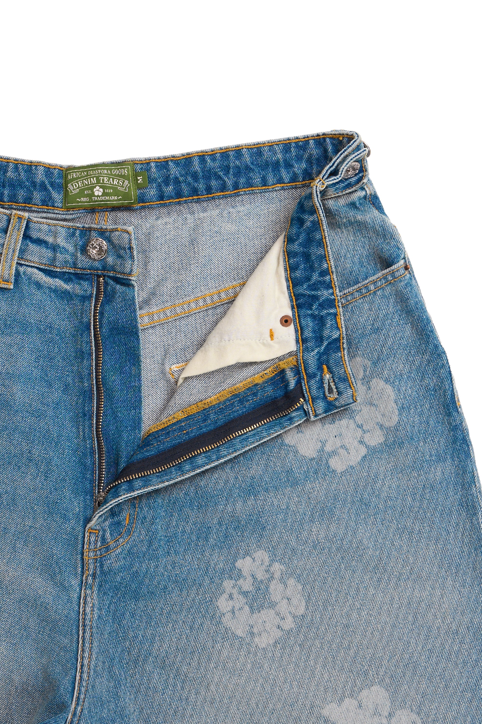 Laser Wreath Denim Shorts Light Wash
