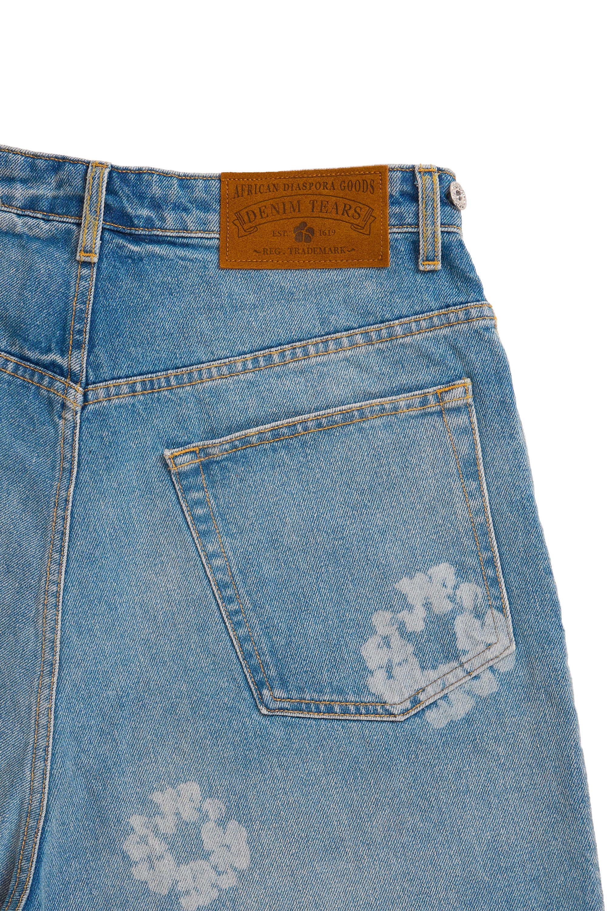 Laser Wreath Denim Shorts Light Wash