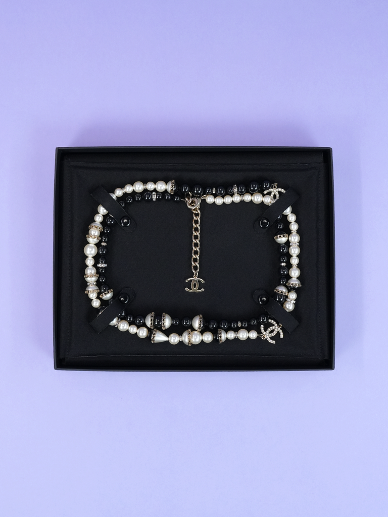 Chanel Pearl Chain Dual Color Necklace Black/White